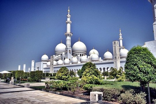 Abu Dhabi Full-Day Tour from Dubai — photograph 2