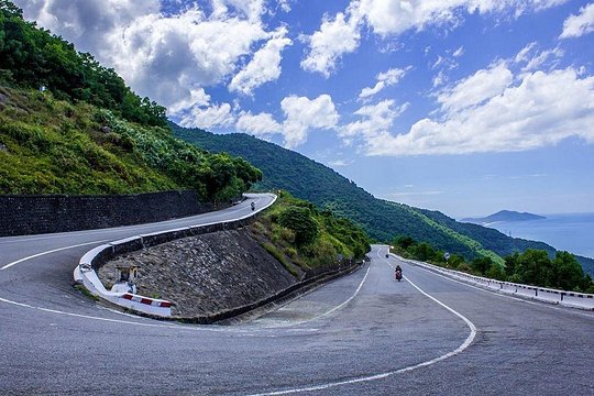 Top Gear Hai Van Pass between Hoi An or Da Nang to Hue — photograph 4