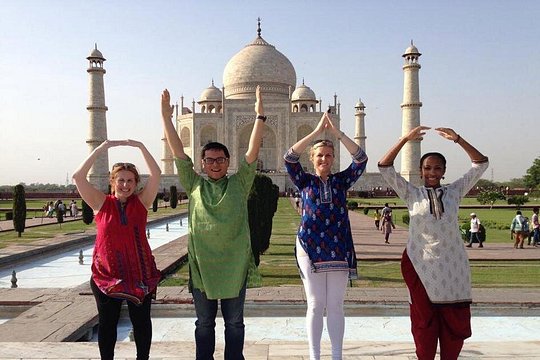 Same day Taj Mahal Tour with Lunch From Delhi — photograph 3