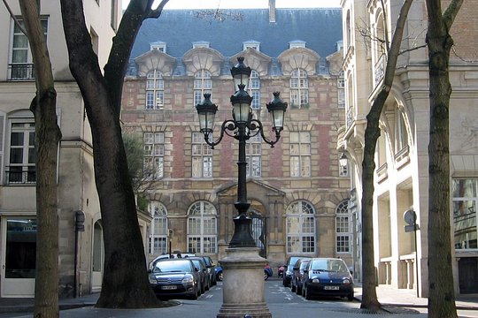 Chic and Classic: Saint-Germain-des-Prés Lifestyle Walking Tour — photograph 3