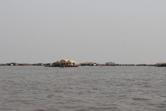 2-Day Private Siem Reap: Angkor Temples & Floating Village — photograph 3