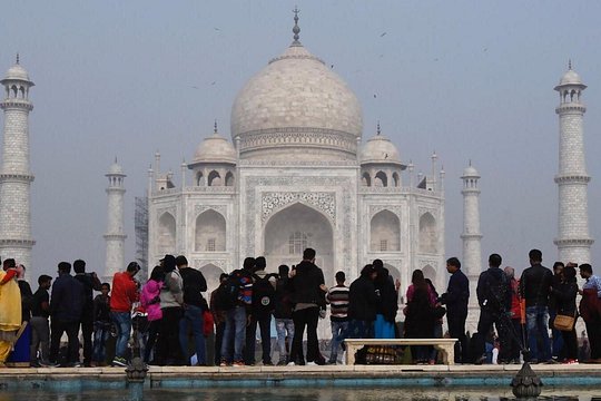 Private Taj Mahal Tour with well knowledgeable guide — photograph 3