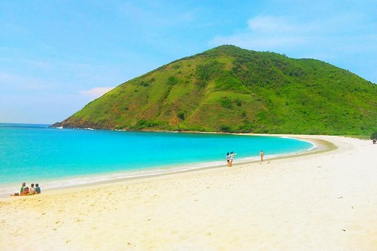 Instagramable Beach Hopping Trip — photograph 3