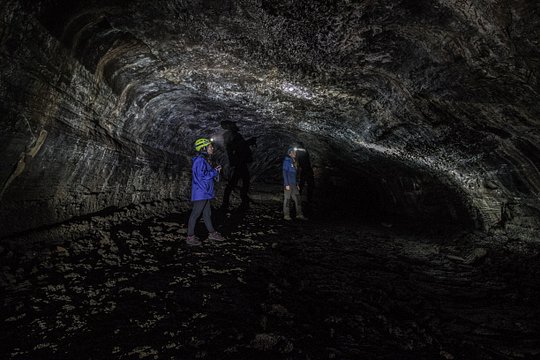 Lava Tunnel Caving with Transfer | Small Group — Foto 3