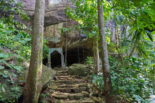 Explore Belilena Cave from Kitulgala — Foto 4