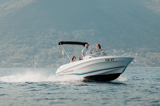 Personalized private speed boat tour — photograph 2