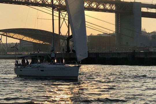 Two-Hour Private Sailing Trip in Lisbon — photograph 2