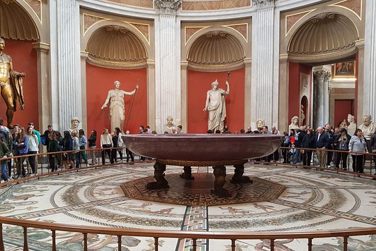 Skip the Line Vatican Guided Tour with Sistine Chapel and St. Peter's Basilica — photograph 5