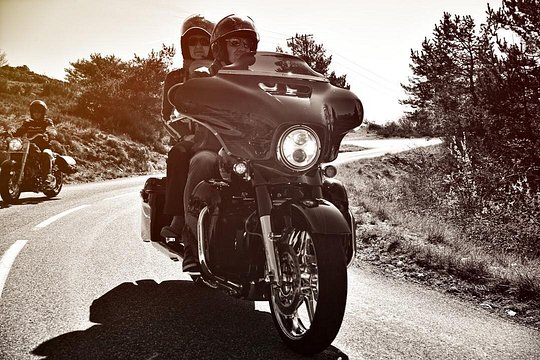 Stroll on a Harley Davidson, Full day passenger duet with your guide — photograph 2