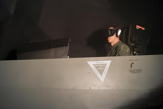 F / A-18 fighter jet flight simulator in Zurich — billede 4