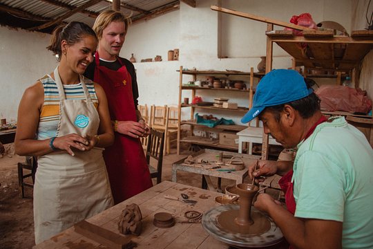 Make artisan chocolate , chicha de jora and ceramic ornaments with local experts — Foto 3