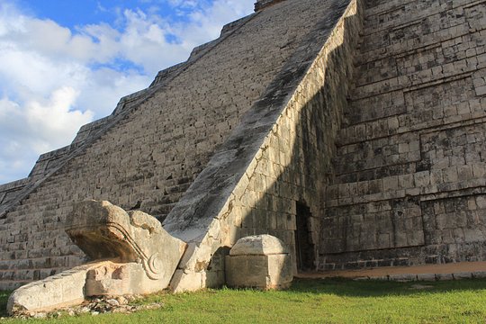 Basic Entrance Chichen Itza , Chichikan, Valladolid from PDC — photograph 4