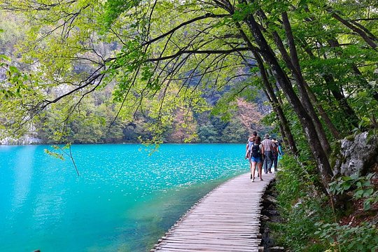 Plitvice Lakes Rhapsody Full-day Tour — photograph 3