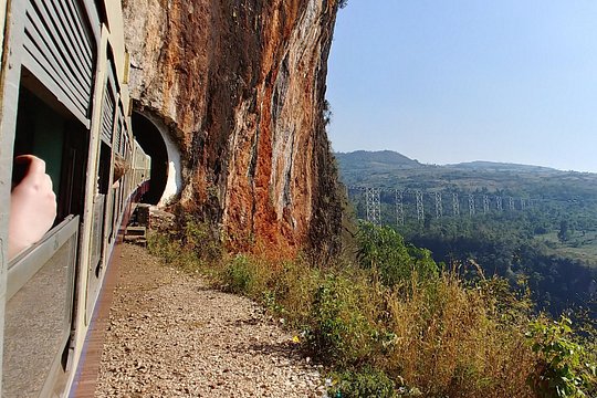 1-night in Pyin Oo Lwin next day to Gokteik tour — billede 3