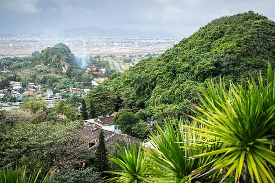 Explore Marble Mountains & Son Tra Linh Ung with Private Driver — Foto 4