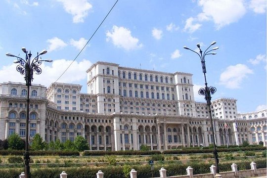 Bucharest and Beyond Private Full-Day Tour — photograph 3