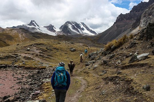 Rainbow Mountain - Group Service — photograph 4