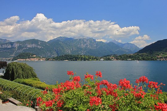 Full-Day Como Lake Highlights Private Tour from Milan — photograph 3