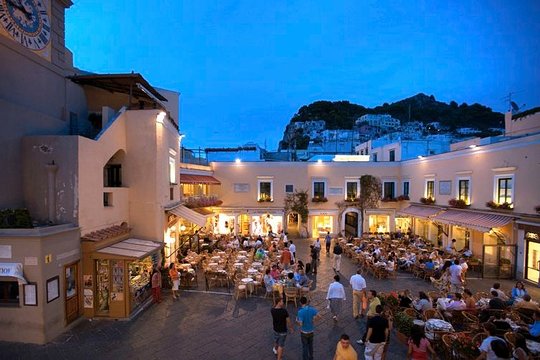 Capri Day Trip with Lunch from Naples — photograph 5