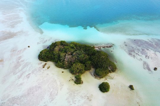 Private - Bacalar sailing across the mesmerizing waters — photograph 4