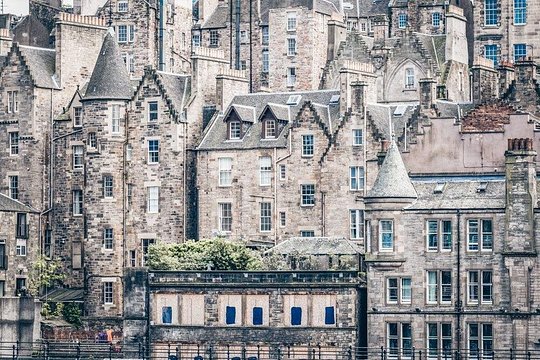 Explore an amazing Edinburgh on a private walking tour of the Old town — billede 3