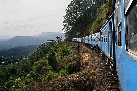 Kandy to Ella train ride on (Train No: 1005 "Podi Menike") — billede 5