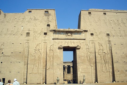 A private coach excursion to visit the Kom Ombo Temples, and Edfu — صورة 2