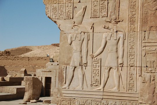 A private coach excursion to visit the Kom Ombo Temples, and Edfu — صورة 3