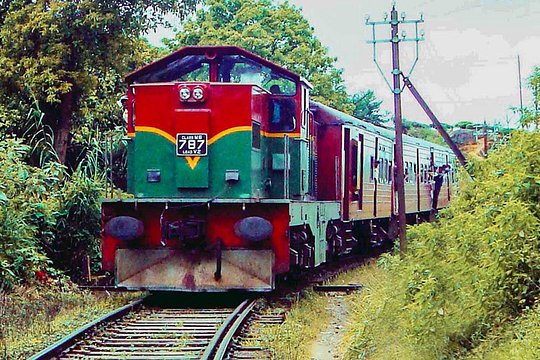 Colombo to Ella train ride on (Train No: 1015 "Udarata Menike") — photograph 2