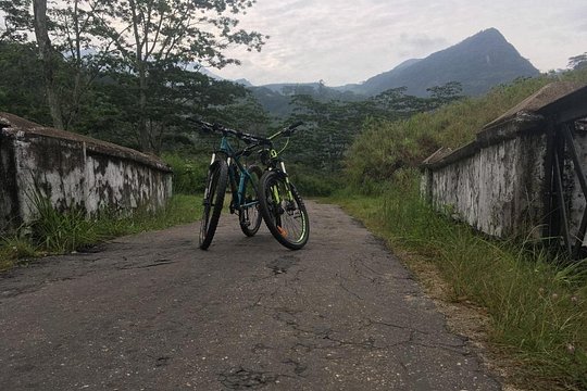 Cycling around Knuckles mountain range — Foto 2