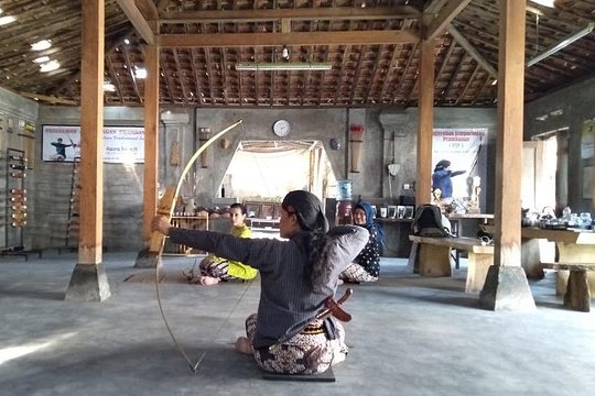 Traditional Javanese Archery Class — photograph 2