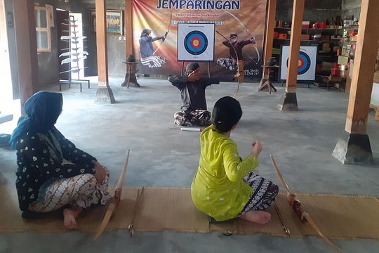 Traditional Javanese Archery Class — photograph 4