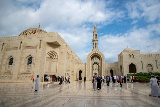Muscat Essentials: Half-Day Sightseeing with Audio Guiding — صورة 3