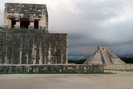 Chichen Itza Private on Luxury SUV — photograph 4
