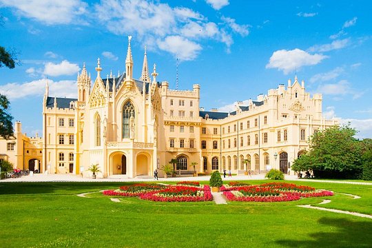 Prague-Budapest One-Way Sightseeing Day Tour — photograph 3