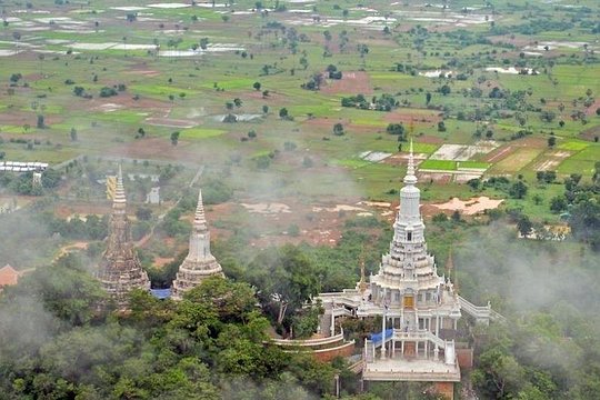 Oudong Temples Private Tour from Phnom Penh — photograph 5