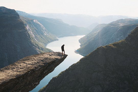 Trolltunga Classic Overnight Hike — bilde 5