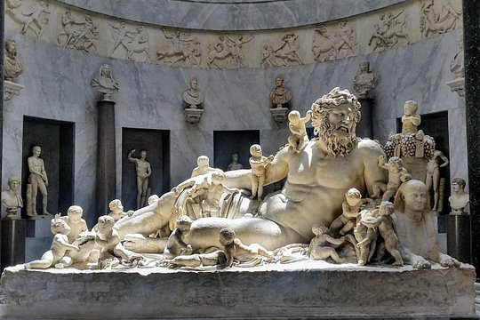 Vatican Museums & St Peter's Basilica Skip the line Private tour — photograph 3