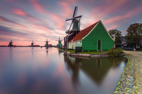 Private Zaanse Schans & Volendam Tour: Windmills, Cheese & Clogs — photograph 3