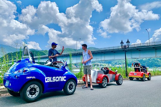 Cute & Fun E-Car tour following guide around Lake Kawaguchiko — billede 4