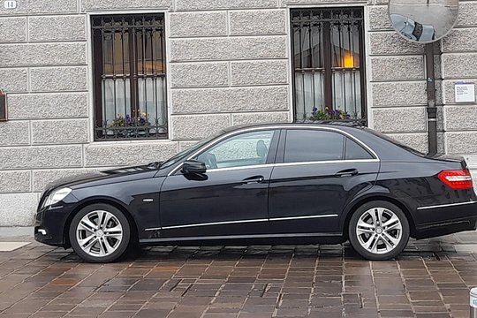 hire with driver private transfer — photograph 4