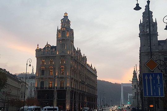 Welcome to Budapest Evening Walk — photograph 3