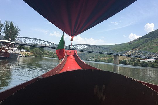 Douro Valley Small Group Tour with Wine Tasting, River Cruise and Lunch — photograph 3