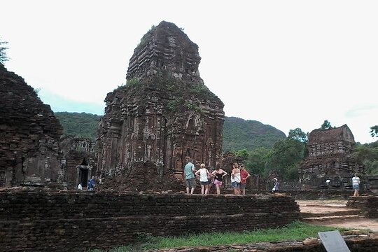 Private Car to My Son Sanctuary and back from Da Nang — photograph 5