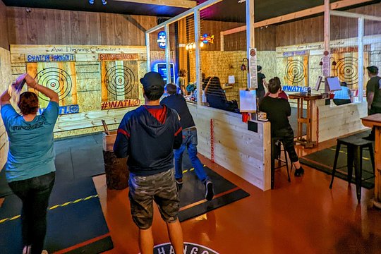 90 Minute Axe Throwing Guided Experience in Clearwater at Hatchet Hangout — billede 5
