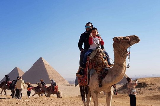 Half Day Tour Pyramid Attraction while Riding Camel — Foto 3