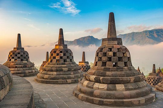 Borobudur(climb up), Merapi Volcano and Prambanan Temple Tour — photograph 2