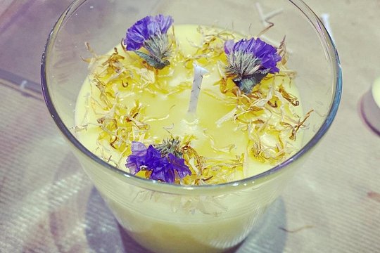 Candle Making Workshop and Bubbly in UK — photograph 2