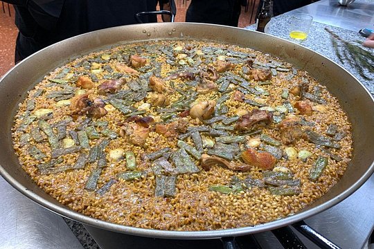 Paella cooking class: Sangria workshop, Tapas & Wine – evening — photograph 3