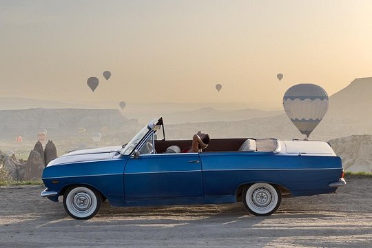 Private Classic Car Sunrise Balloon Chasing Experience — photograph 3